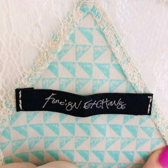 Mint & Cream Sleeveless Blouse Lace Neckline Sz S - Picture 3 of 8